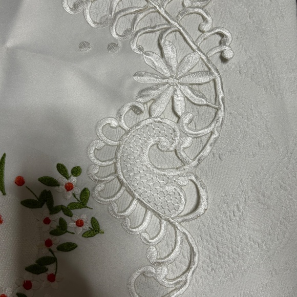 Elegant Easter Round Dining tablecloth Lace  Embroidered Holiday - Picture 2 of 12